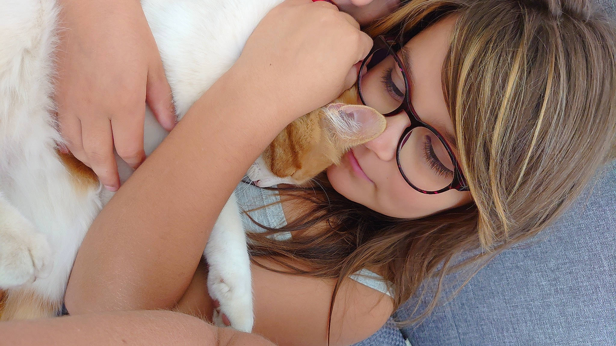 Noélyne a rejoint le concours — aidez-le/la à gagner de superbes lots ! arm, chin, comfort, eyebrow, eyelash, eyewear, flash_photography, gesture, hair, hand, happy, joint, lip, mouth, neck, nose, person, shoulder, skin, smile