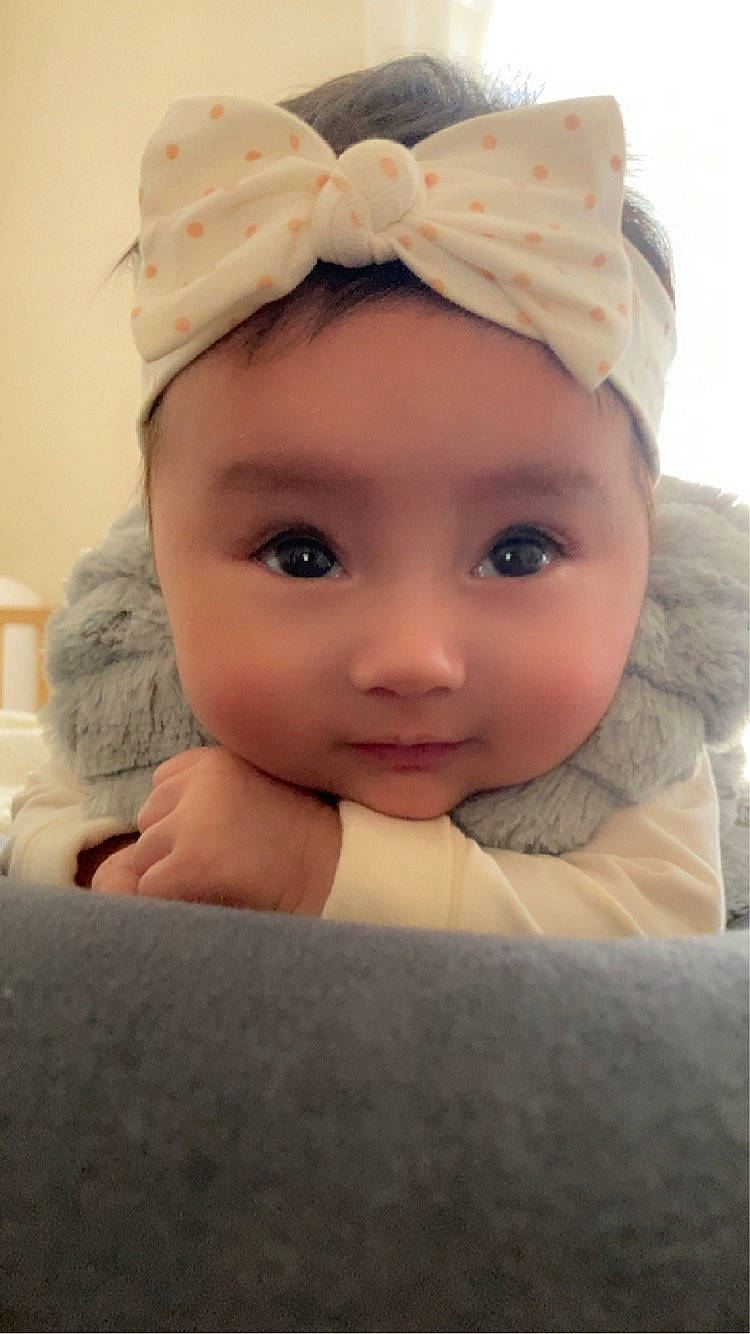 Loëlya participe au concours pour gagner de l'argent avec cette photo : baby, cap, cheek, child, costume_hat, eye, eyebrow, eyelash, face, flash_photography, happy, hat, headgear, headwear, knit_cap, lip, nose, outerwear, person, skin