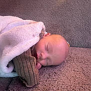 Alessio a rejoint le concours — aidez-le/la à gagner de superbes lots ! baby, blanket, child, clothing, comfort, cozy, cute, face, head, indoor, infant, peaceful, portrait, resting, skin, sleeping, soft, texture, toddler, wrapped