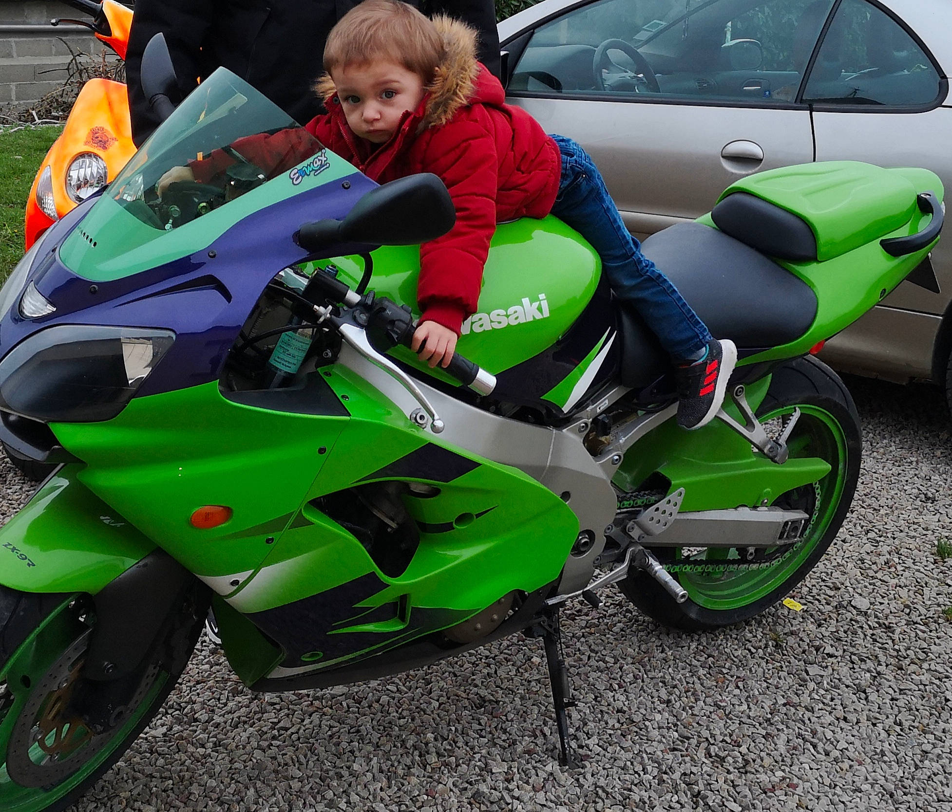 Tyno a rejoint le concours — aidez-le/la à gagner de superbes lots ! auto_part, automotive_design, automotive_wheel_system, car, green, headgear, helmet, land_vehicle, motor_vehicle, motorcycle, motorcycle_accessories, motorcycle_fairing, motorcycling, person, personal_protective_equipment, vehicle, wheel