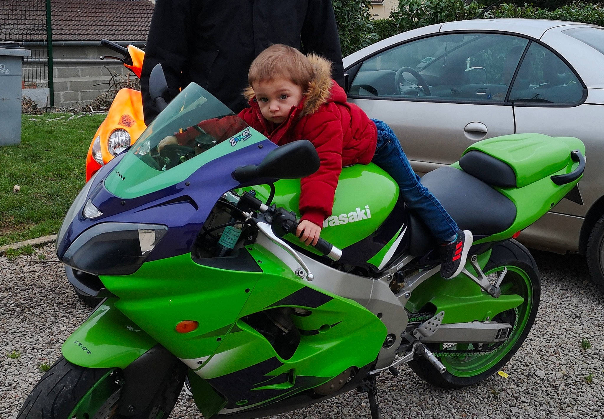 Tyno a rejoint le concours — aidez-le/la à gagner de superbes lots ! bicycle_accessory, car, headgear, helmet, land_vehicle, motor_vehicle, motorcycle, motorcycle_accessories, motorcycling, person, personal_protective_equipment, product, vehicle, wheel