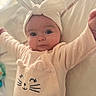 Cassie a rejoint le concours — aidez-le/la à gagner de superbes lots ! baby, infant, headband, bow, cute, cozy_clothing, cat_face, smiling, arms_stretched, soft_light, indoors, portrait, child, expression, bed, blanket, warm_colors, person, newborn, apparel