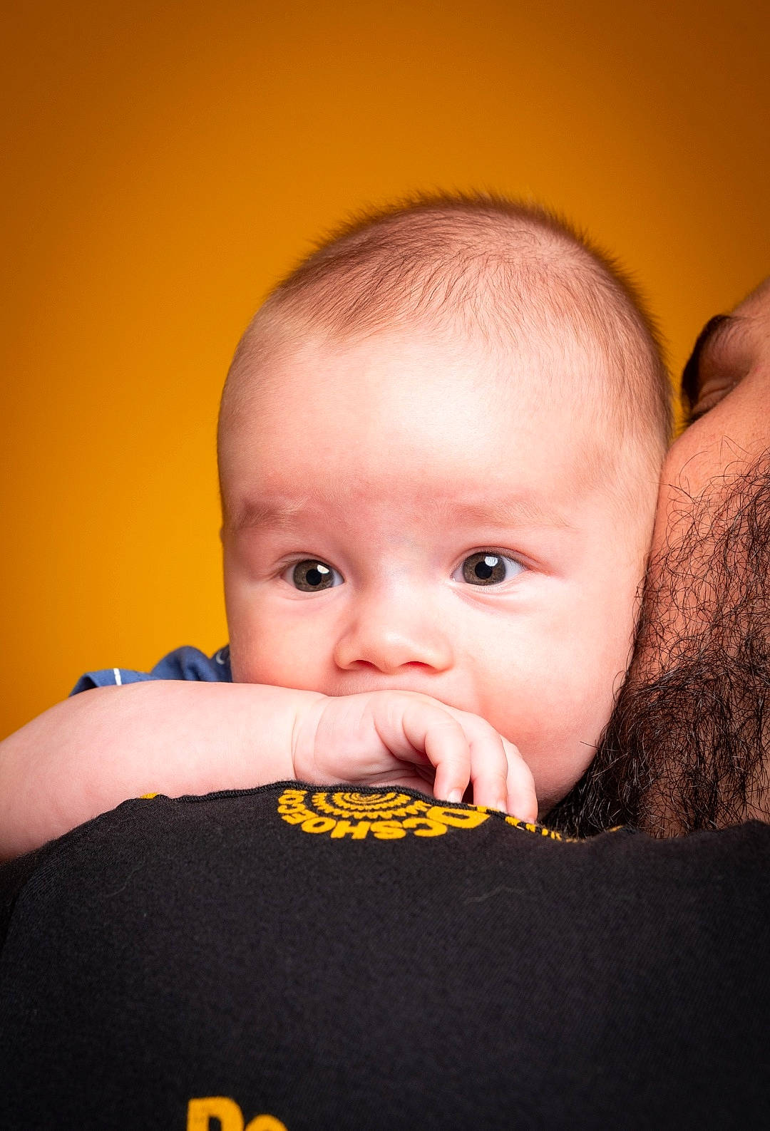 Lewis participe au concours pour gagner de l'argent avec cette photo : baby, baby_toddler_clothing, cheek, chin, ear, eyebrow, eyelash, finger, flash_photography, forehead, gesture, happy, head, iris, lip, mouth, nose, orange, person, skin