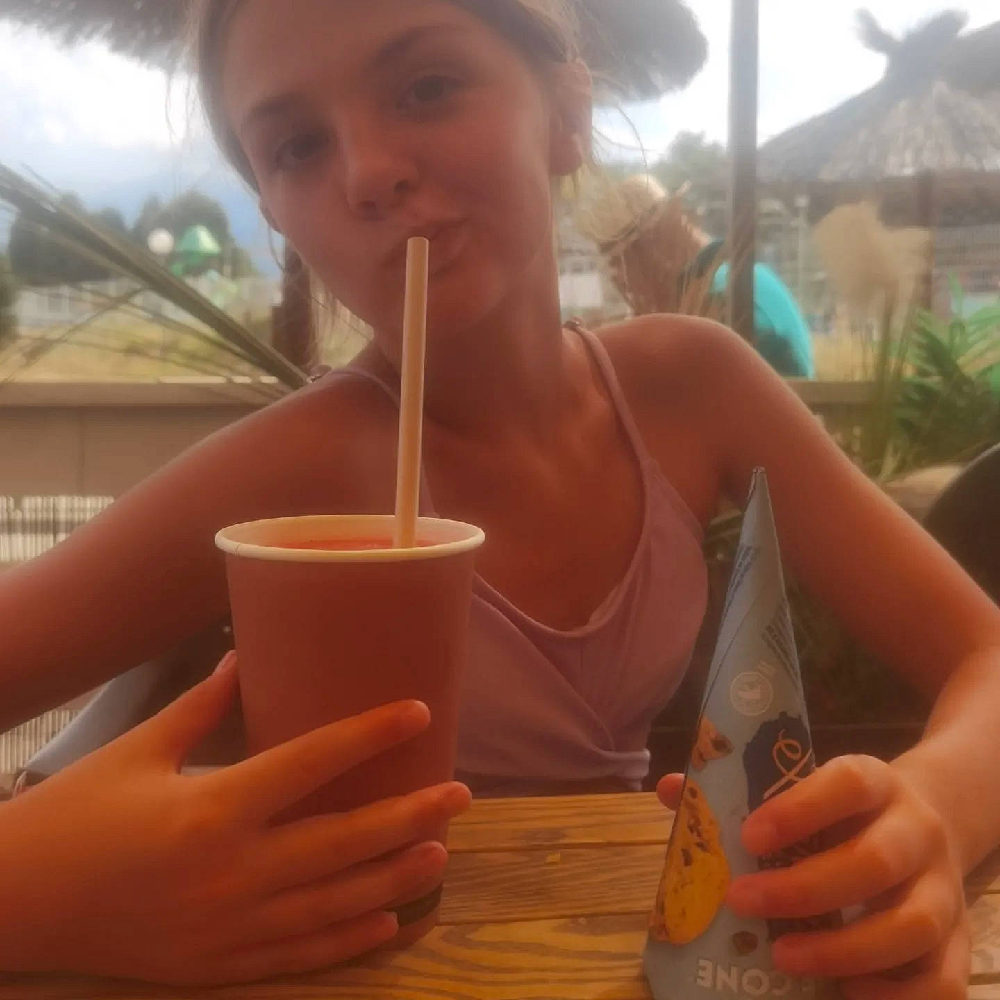 Mayliss participe au concours pour gagner de l'argent avec cette photo : cup, drink, drinking, drinkware, finger, food, food_craving, fun, hand, hat, ingredient, morning, nail, person, plant, summer, table, tableware, thumb, umbrella