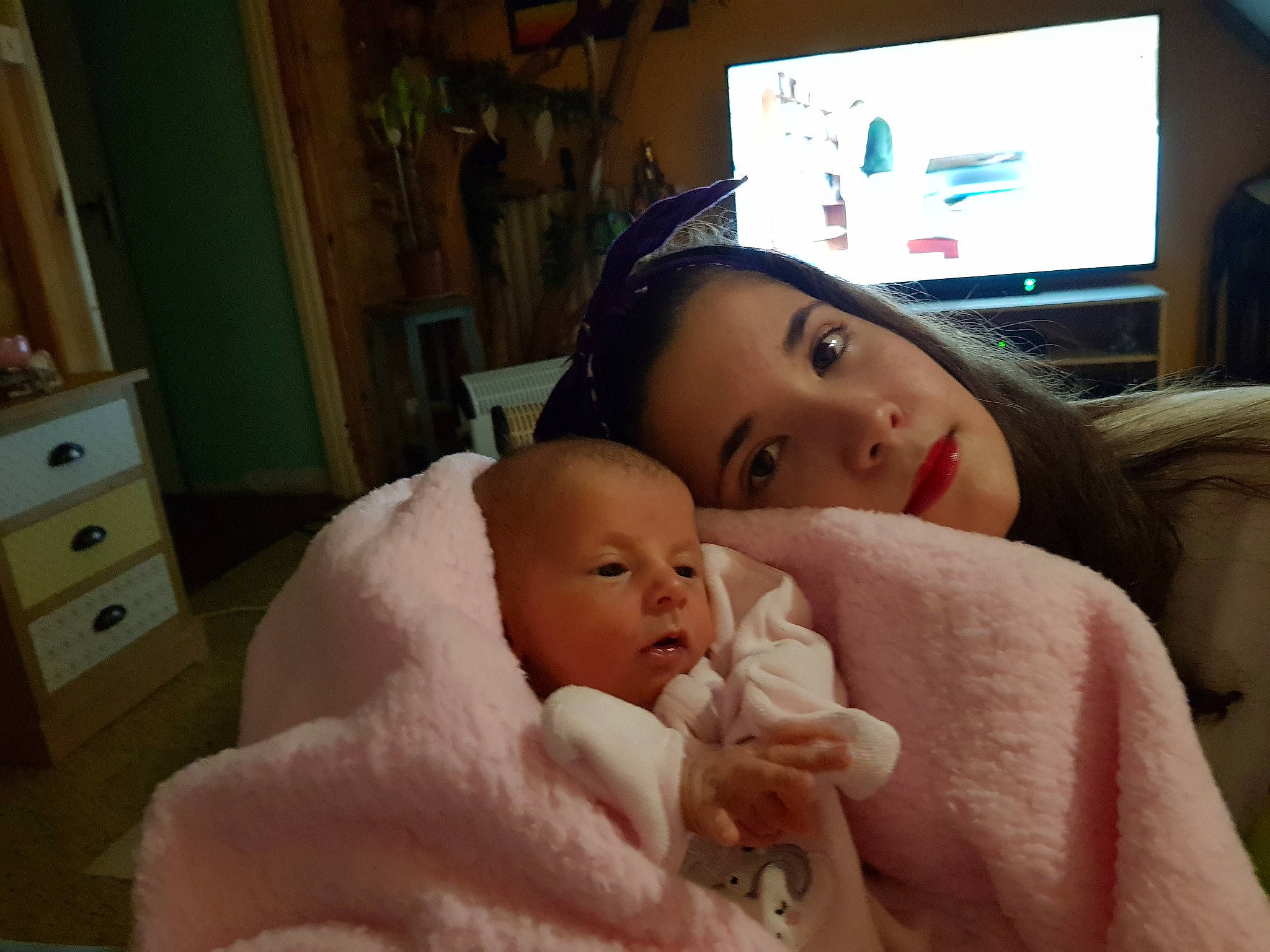 Flora participe au concours pour gagner de l'argent avec cette photo : baby, cheek, child, finger, mouth, nose, person, skin, thumb, toddler