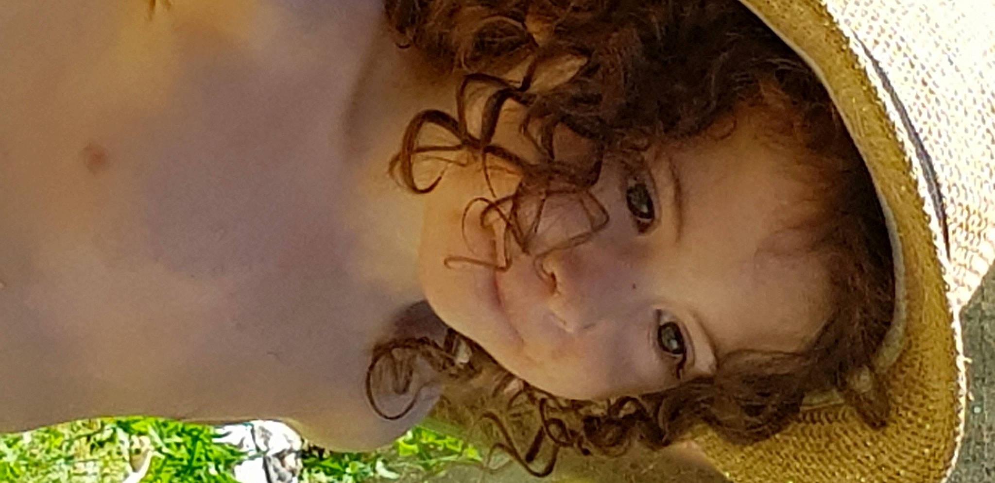 Darryl participe au concours pour gagner de l'argent avec cette photo : beauty, brown_hair, cheek, child, close_up, ear, eye, eyebrow, eyelash, face, fawn, forehead, hair, head, nose, person, photography, skin, smile