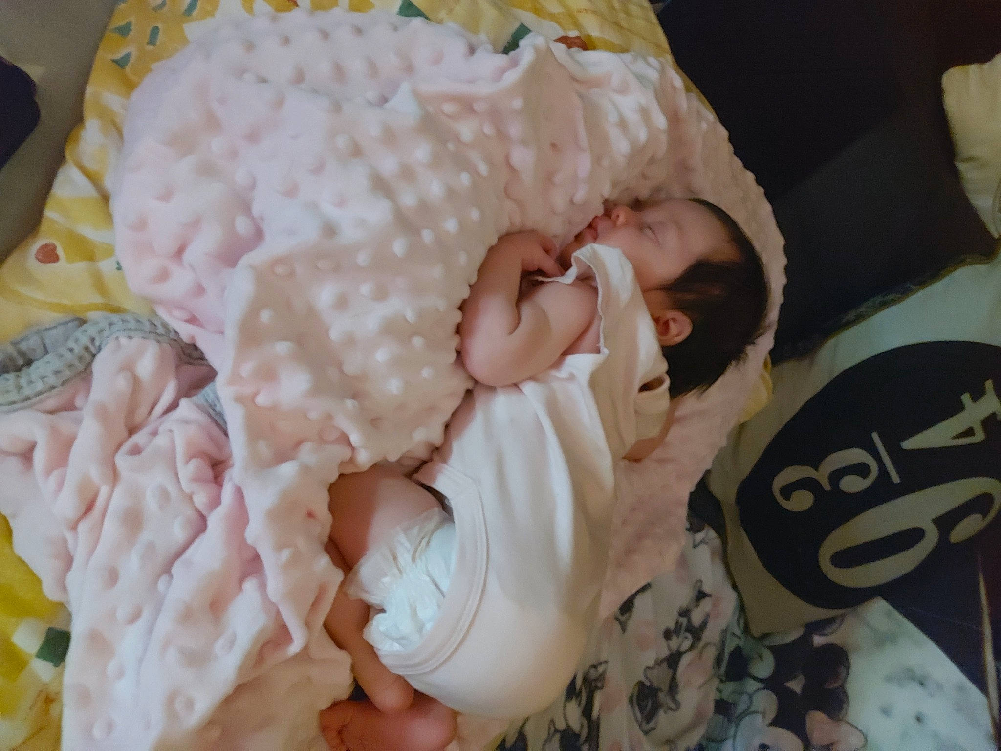 Mélodie a rejoint le concours — aidez-le/la à gagner de superbes lots ! baby, baby_products, baby_sleeping, baby_toddler_clothing, bedtime, buttercream, child, comfort, fashion_accessory, linens, nail, nap, pattern, peach, person, petal, sleep, sweetness, toddler