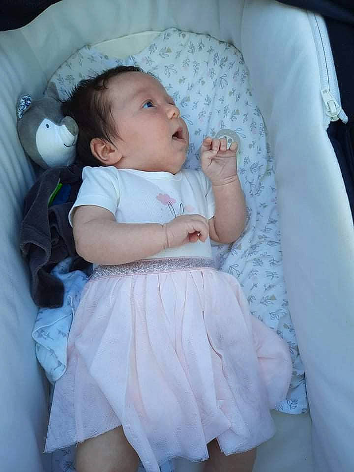 Mélodie participe au concours pour gagner de l'argent avec cette photo : arm, baby, baby_toddler_clothing, beauty, cheek, child, comfort, eye, finger, flash_photography, hairstyle, hand, human_body, iris, nail, person, product, sitting, skin, sleeve