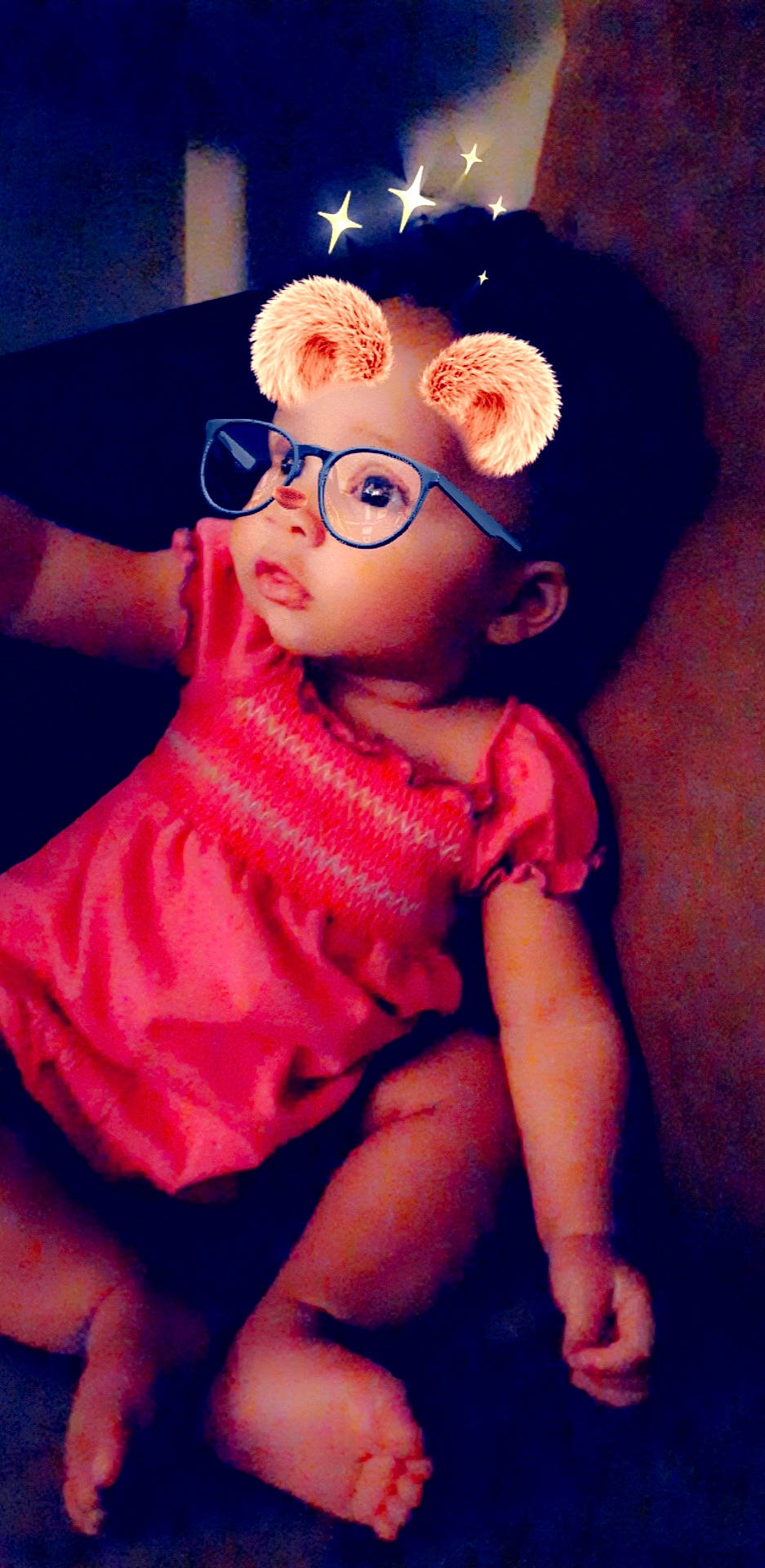 Unique is registered to the contest to win money with this photo: child, ear, glasses, person