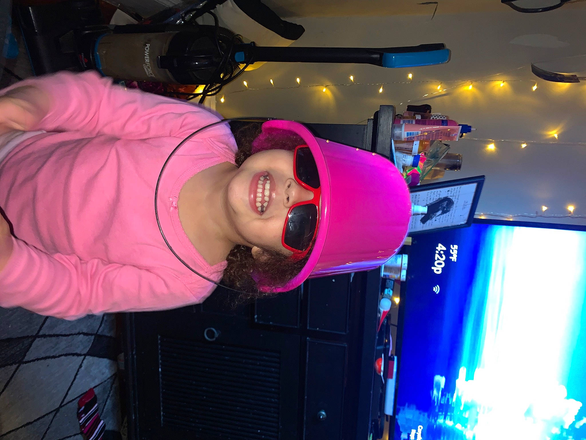 Liliana is registered to the contest to win money with this photo: audio_equipment, display_device, drink, electric_blue, entertainment, event, eyewear, fun, hat, headwear, joy, machine, magenta, mechanical_fan, music, music_artist, person, pink, purple, smile