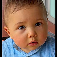 Nelson a rejoint le concours — aidez-le/la à gagner de superbes lots ! toddler, child, face, portrait, blue_shirt, curious, chubby_cheeks, short_hair, outdoor, young_child, cute, expression, closeup, baby, person, head, skin, eyes, mouth, innocent