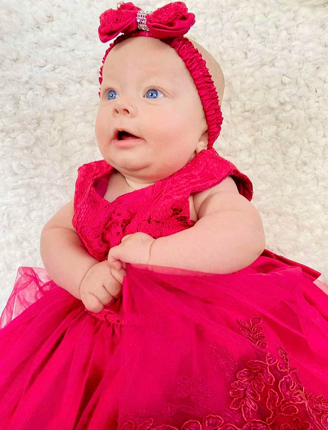 Inès participe au concours pour gagner de l'argent avec cette photo : baby, baby_toddler_clothing, cap, child, day_dress, dress, event, fashion_accessory, fashion_design, formal_wear, happy, headgear, headwear, magenta, pattern, peach, person, pink, red, sleeve