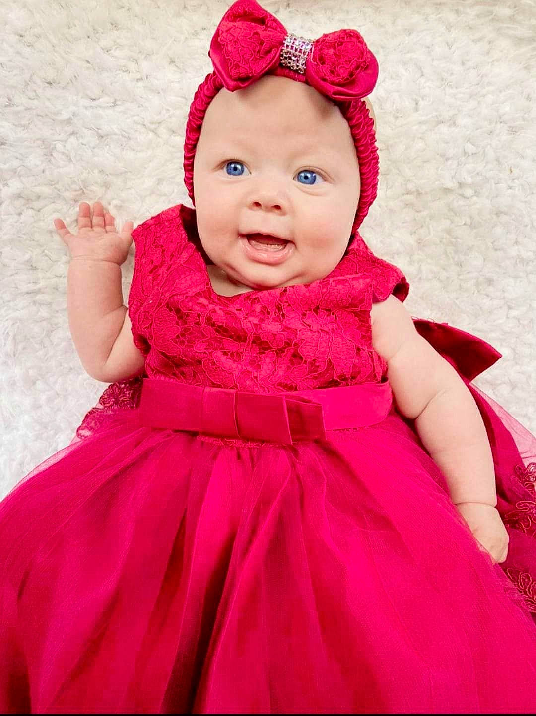 Inès a rejoint le concours — aidez-le/la à gagner de superbes lots ! baby, baby_toddler_clothing, beauty, cap, child, clothing, dress, happy, headgear, headwear, magenta, one_piece_garment, person, photograph, pink, purple, red, sleeve, smile, standing