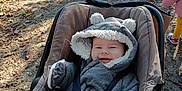 Lyano participe au concours pour gagner de l'argent avec cette photo : animal, baby, bird, child, clothing, coat, face, female, girl, grass, hat, head, jacket, nature, outdoors, park, person, photography, portrait, water