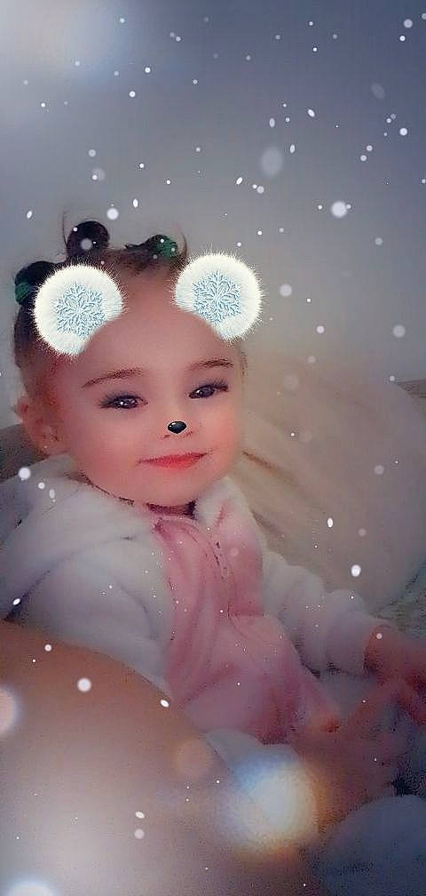 Innaya participe au concours pour gagner de l'argent avec cette photo : baby_toddler_clothing, bathing, cheek, child, chin, ear, embellishment, eyebrow, eyelash, fashion_accessory, hair_accessory, happy, head, headband, headpiece, headwear, magenta, person, pink, skin