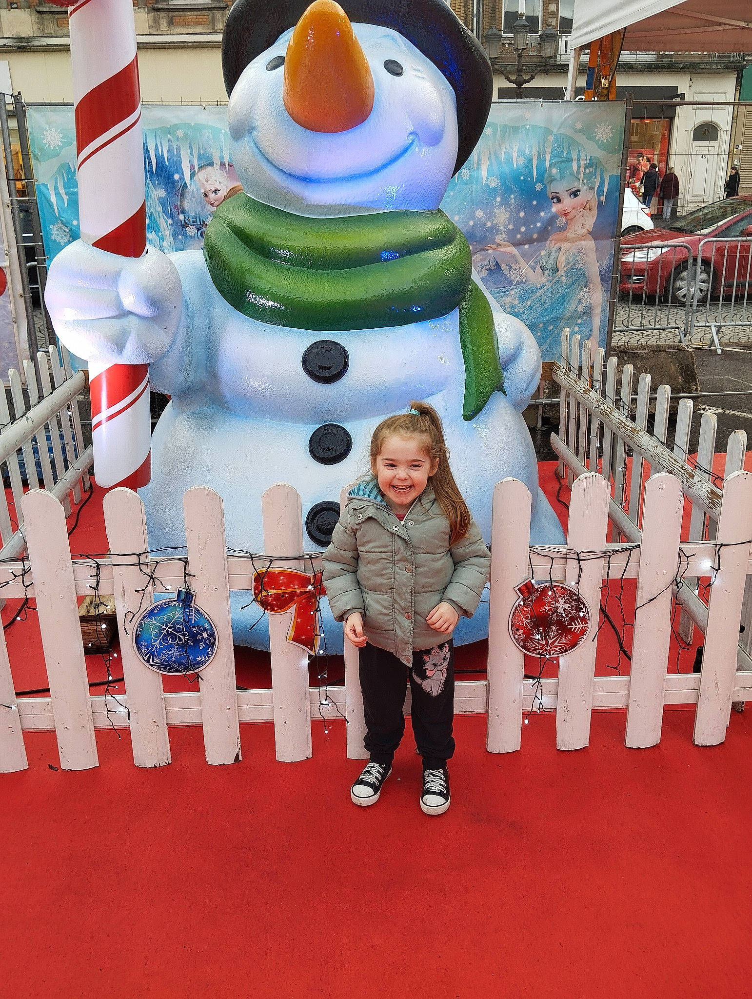 Innaya participe au concours pour gagner de l'argent avec cette photo : animation, balloon, event, fun, games, inflatable, joy, leisure, mascot, party_supply, person, product, recreation, shorts, smile, t_shirt, toddler, world