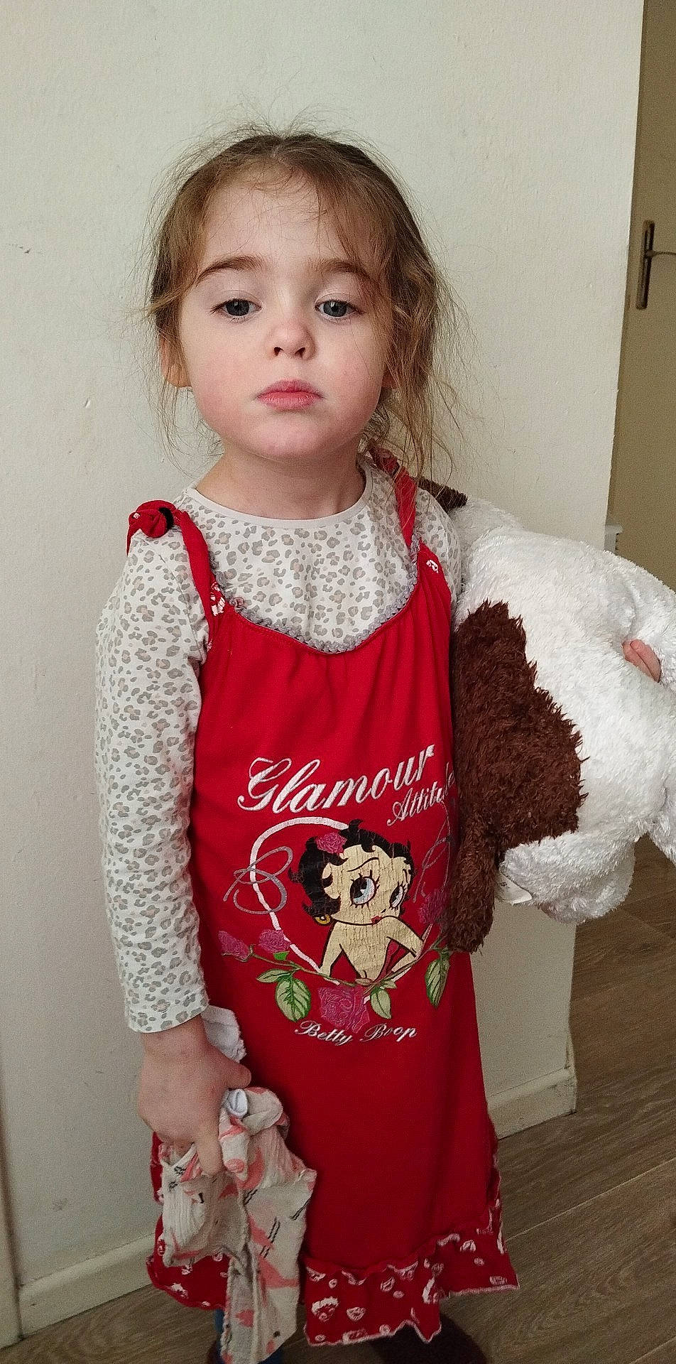 Innaya participe au concours pour gagner de l'argent avec cette photo : baby_toddler_clothing, child, embellishment, eyelash, face, fashion_accessory, fashion_design, hair, jewellery, neck, necklace, outerwear, pattern, person, pink, sleeve, sportswear, t_shirt, toddler, white