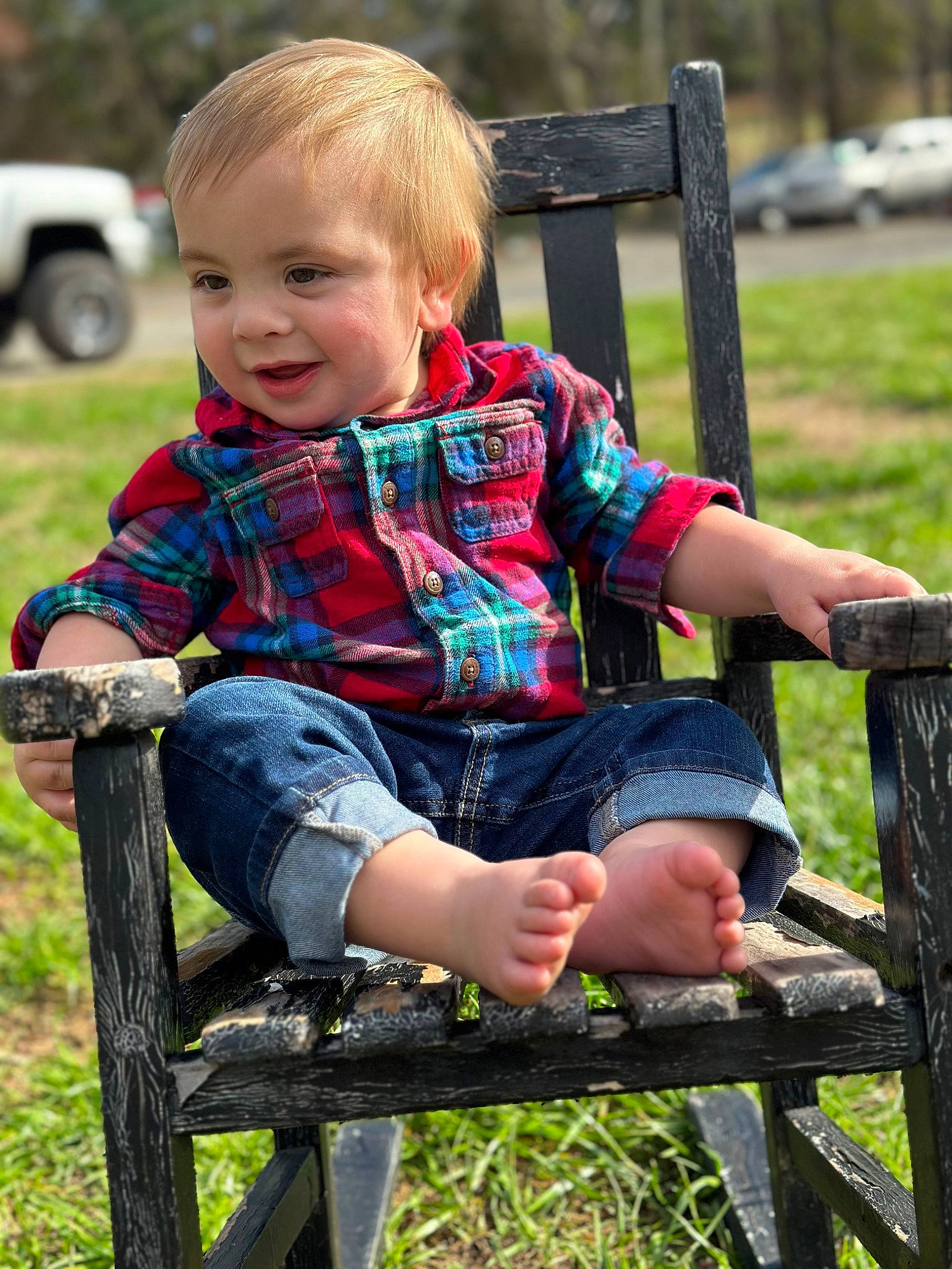 Benson is registered to the contest to win money with this photo: baby_toddler_clothing, face, facial_expression, fun, grass, head, leaf, leisure, people_in_nature, person, photograph, public_space, shorts, skin, sleeve, smile, summer, t_shirt, tire, toddler