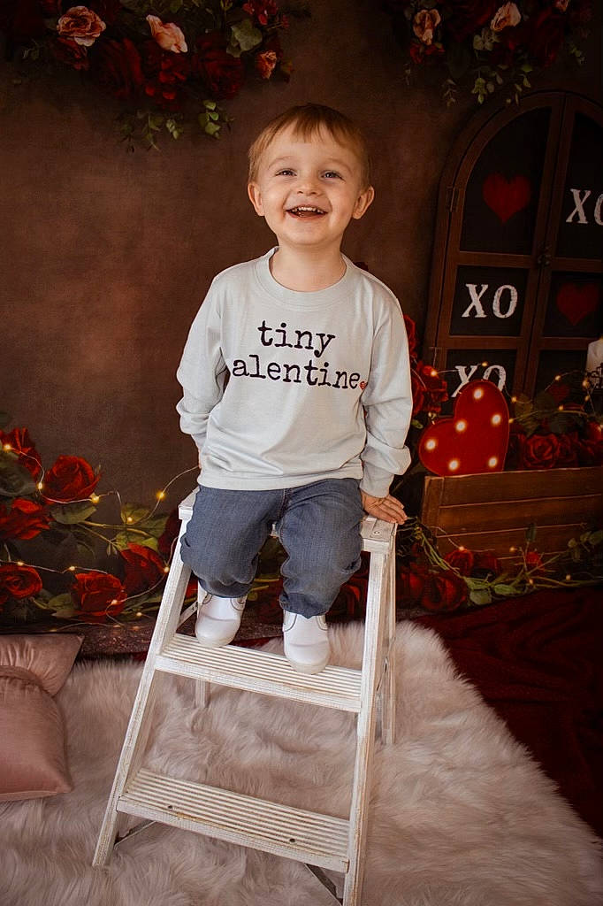 Zayne is registered to the contest to win money with this photo: baby_toddler_clothing, child, coquelicot, door, event, flash_photography, flooring, fun, happy, holiday, joy, person, plant, portrait_photography, sitting, smile, standing, t_shirt, toddler, wood