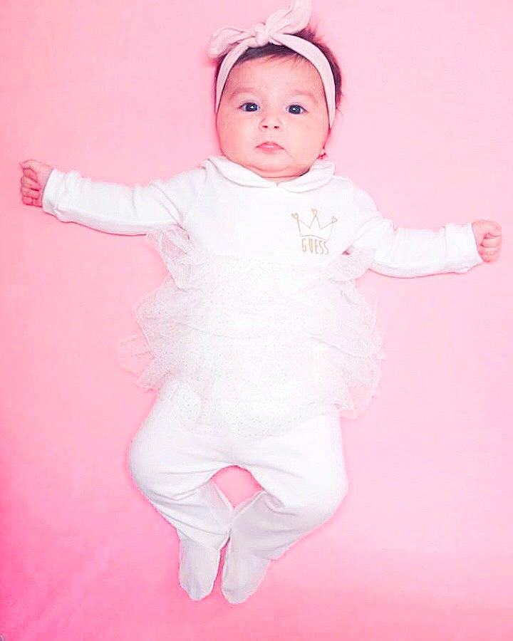 Liana a rejoint le concours — aidez-le/la à gagner de superbes lots ! baby, baby_products, baby_toddler_clothing, child, costume, happy, head, headwear, person, pink, product, skin, sleeve, smile, toddler, white