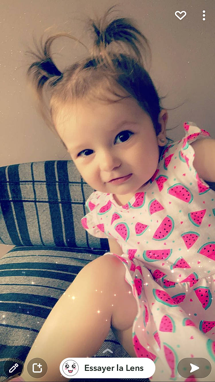 Maëly participe au concours pour gagner de l'argent avec cette photo : baby_toddler_clothing, blue, cheek, chin, ear, eye, eyebrow, face, hair, hairstyle, head, human_body, lip, mouth, neck, nose, person, skin, sleeve, smile