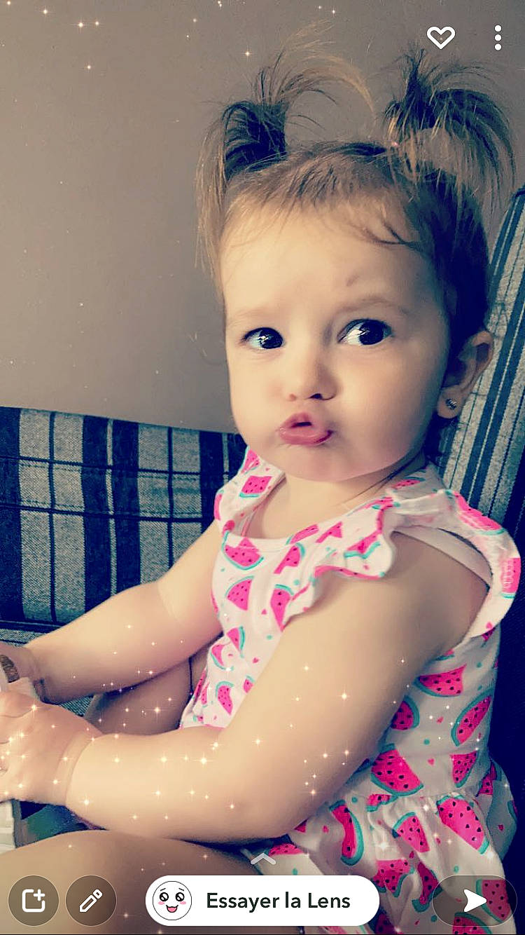 Maëly a rejoint le concours — aidez-le/la à gagner de superbes lots ! arm, baby, baby_toddler_clothing, cheek, chest, chin, eyelash, finger, happy, human_body, iris, lip, long_hair, mouth, neck, person, shoulder, skin, thigh, toddler