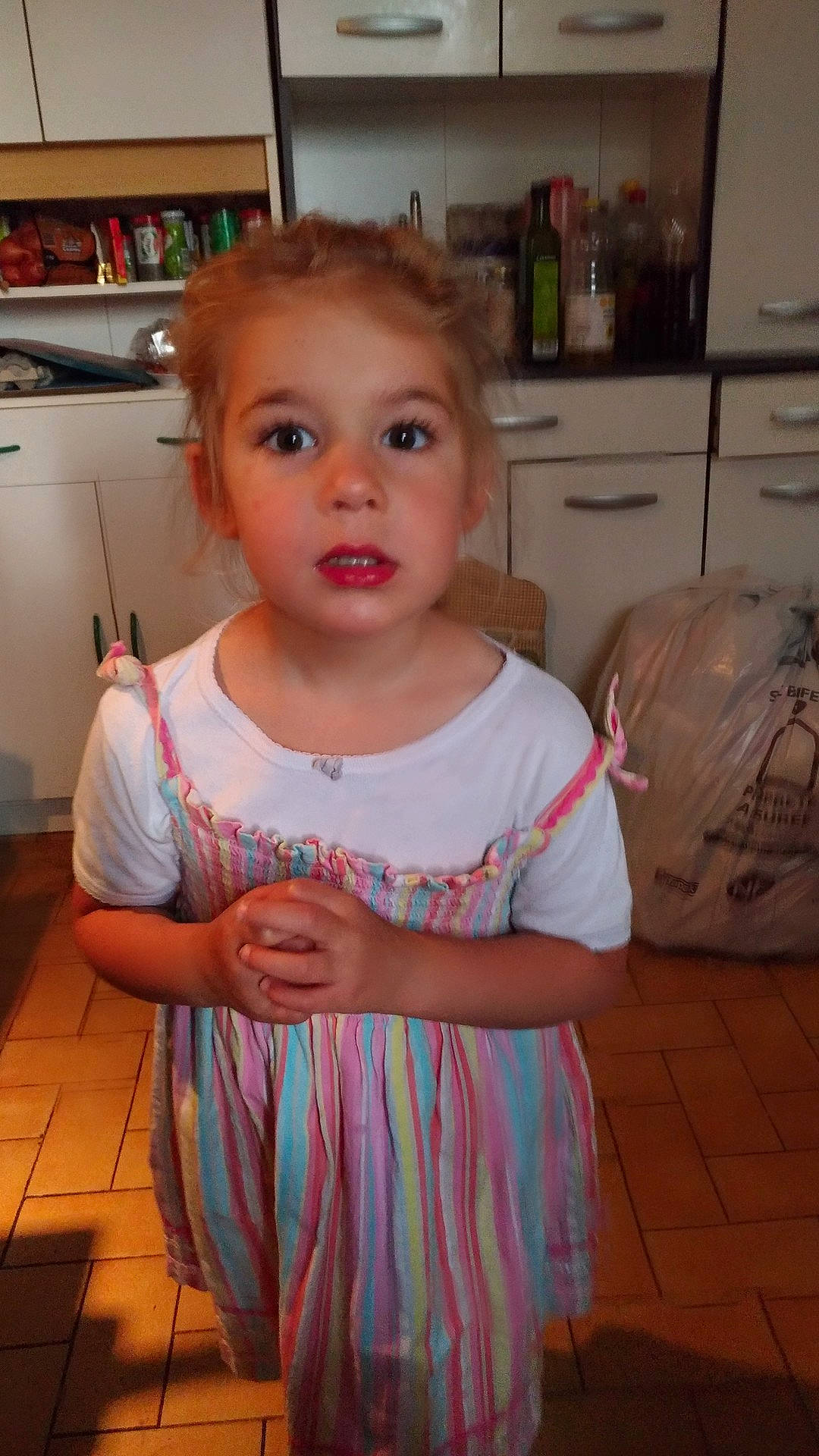 Ines participe au concours pour gagner de l'argent avec cette photo : child, day, dress, girl, infant, person, skin, smile, toddler