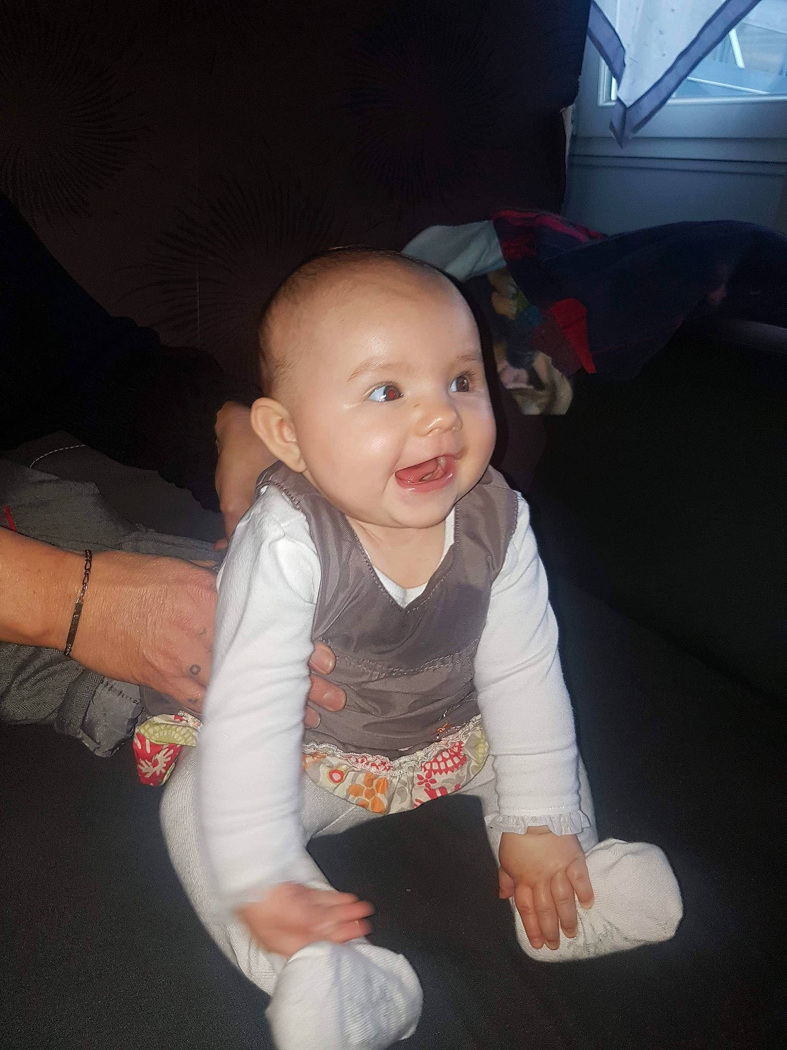 Léna a rejoint le concours — aidez-le/la à gagner de superbes lots ! arm, boy, cheek, child, cool, day, eye, fun, girl, head, human_hair_color, infant, leg, mouth, person, product, sitting, skin, smile, toddler