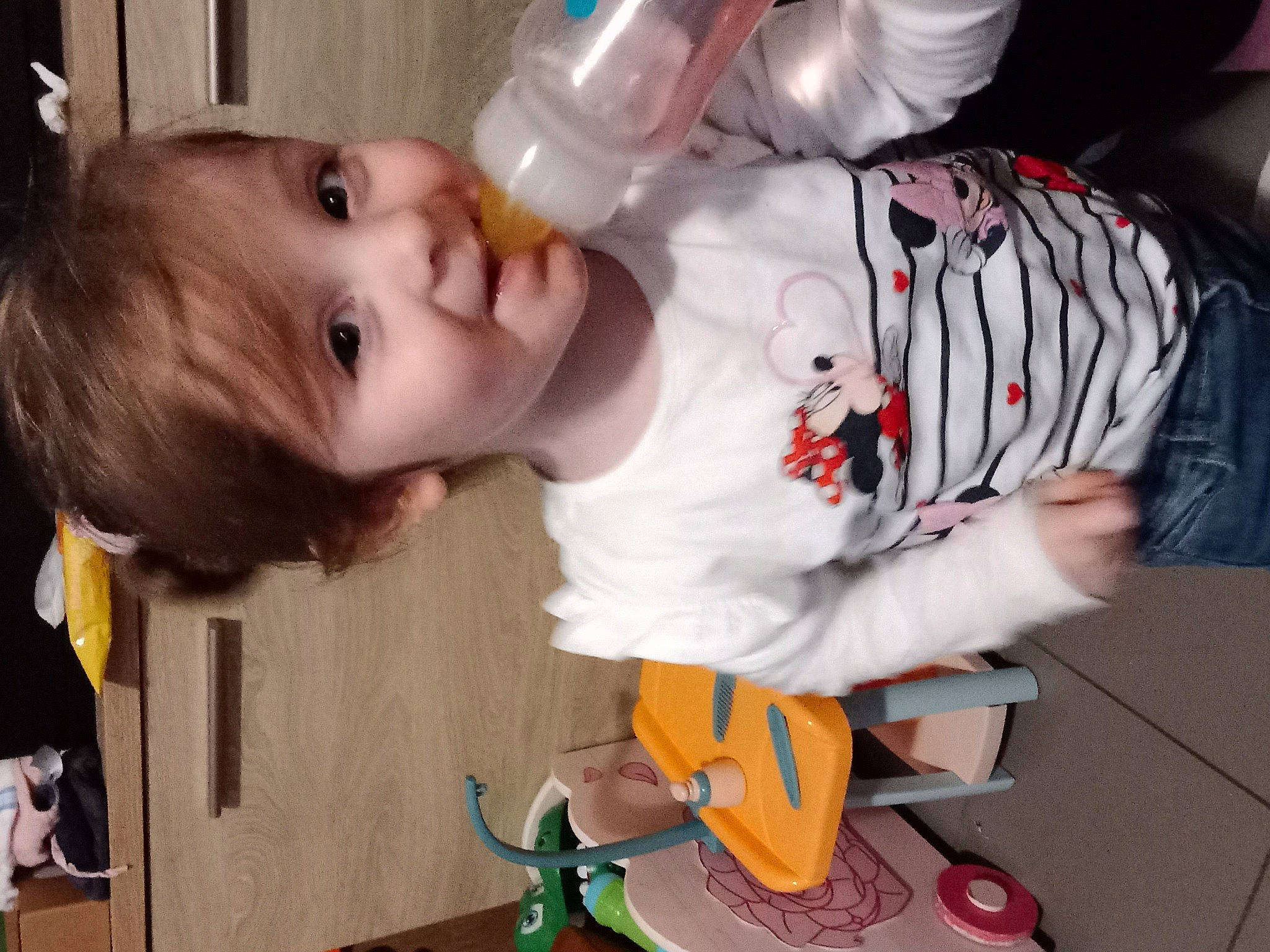 Sonia a rejoint le concours — aidez-le/la à gagner de superbes lots ! baby, baby_products, baby_toddler_clothing, baby_toys, carmine, cheek, child, finger, fun, happy, mouth, nose, person, room, sleeve, smile, t_shirt, toddler