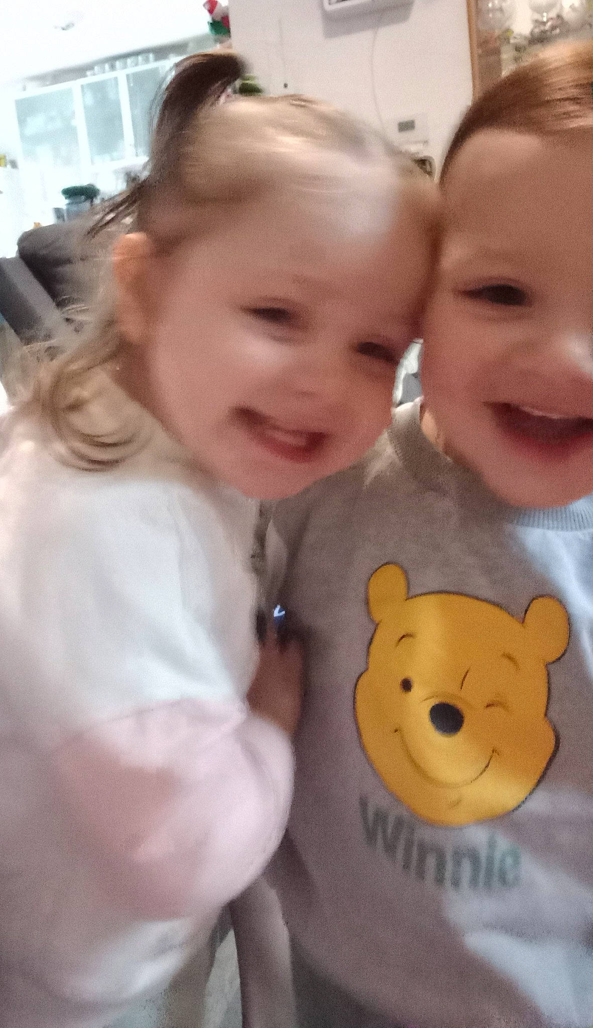 Rayan a rejoint le concours — aidez-le/la à gagner de superbes lots ! baby, baby_toddler_clothing, cheek, child, font, fun, gesture, happy, iris, joy, laugh, mammal, nose, person, skin, smile, stuffed_toy, t_shirt, teddy_bear, thumb