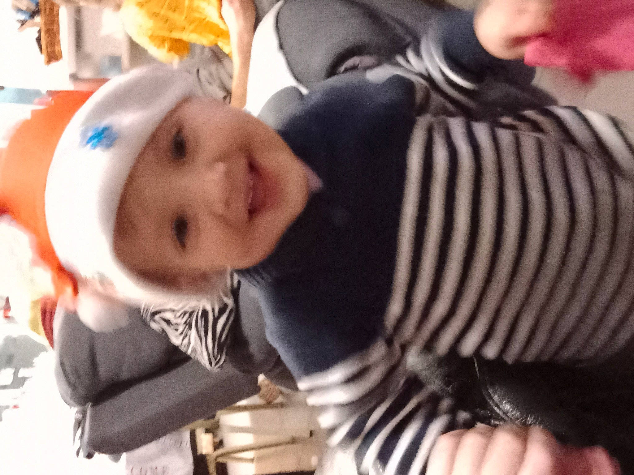 Rayan a rejoint le concours — aidez-le/la à gagner de superbes lots ! baby, baby_toddler_clothing, cheek, child, event, fun, happy, hat, headwear, joy, leisure, person, sitting, sleeve, smile, toddler, tree, white