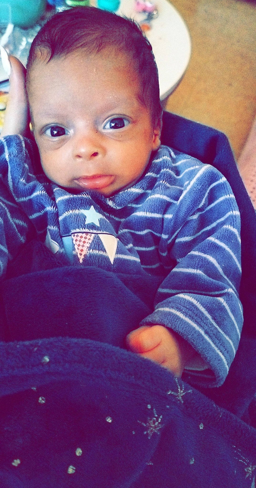 Kassim a rejoint le concours — aidez-le/la à gagner de superbes lots ! baby, baby_toddler_clothing, cheek, chin, cloud, comfort, electric_blue, eye, eyebrow, forehead, hair, happy, iris, lip, neck, nose, person, purple, skin, sleeve