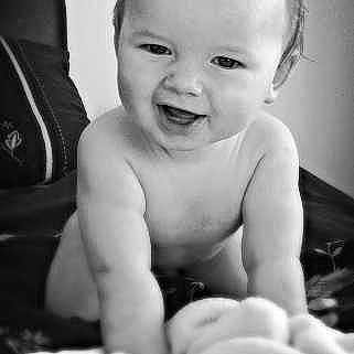 Jayce is registered to the contest to win money with this photo: