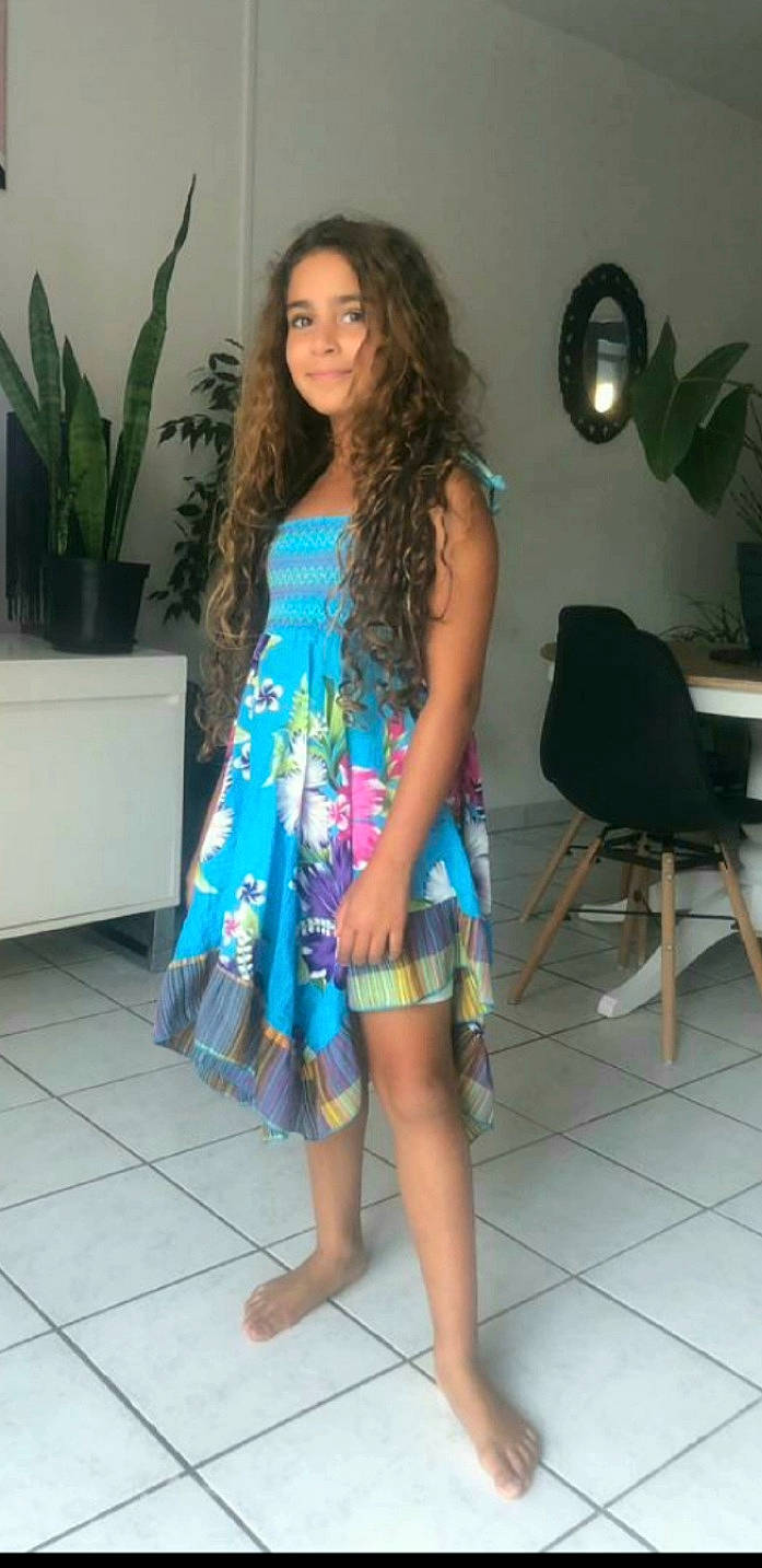 Jannah participe au concours pour gagner de l'argent avec cette photo : black_hair, calf, day_dress, electric_blue, fashion_design, flooring, foot, fun, hair, human_leg, joint, joy, knee, leg, long_hair, one_piece_garment, person, shoulder, sleeve, thigh