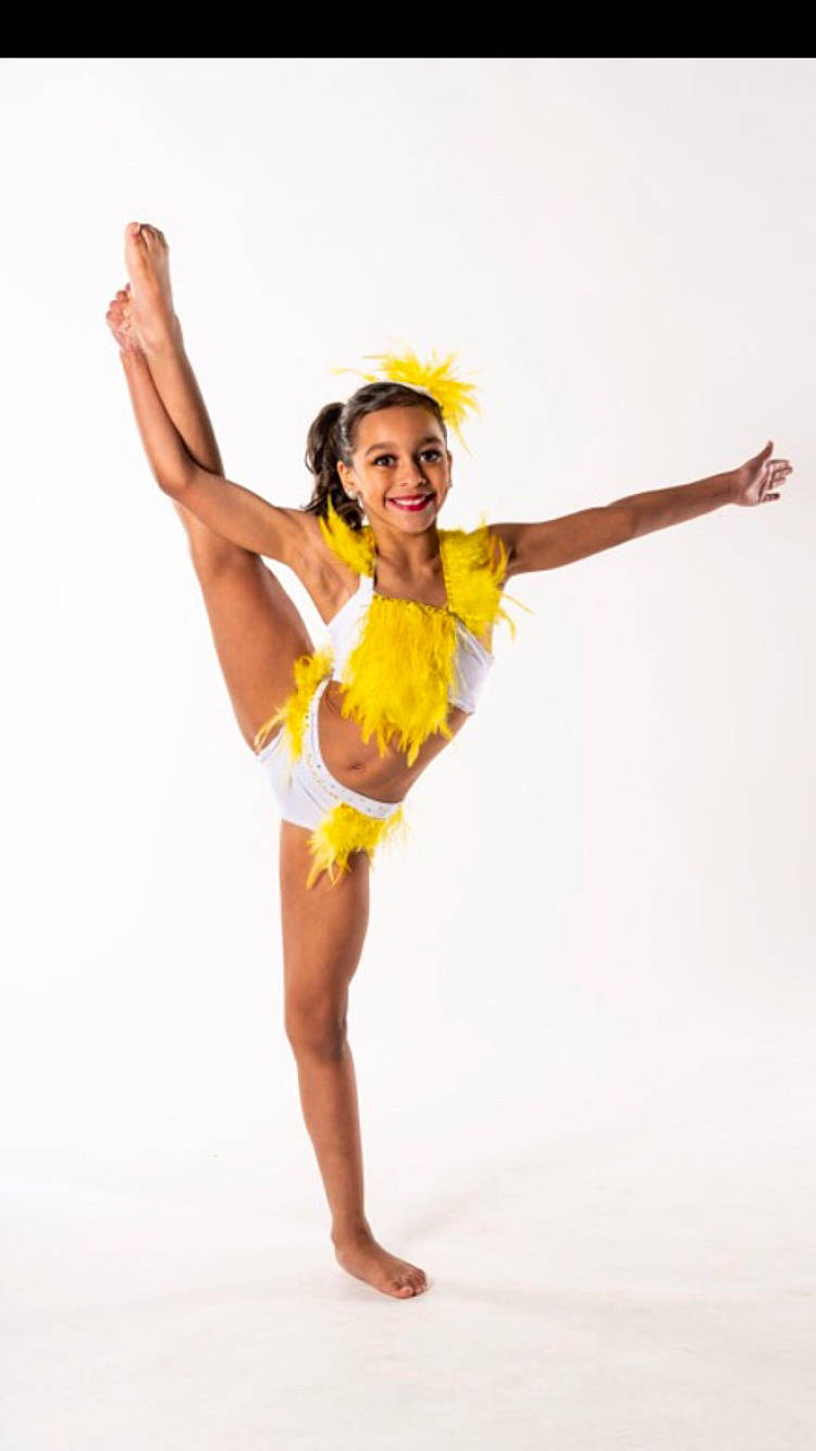 Leighana joined the competition — help win amazing prizes! athletic_dance_move, choreography, costume, dance, dancer, fun, gesture, happy, joy, leg, muscle, performing_arts, person, photo_shoot, photography, plant, smile, sport_aerobics, yellow