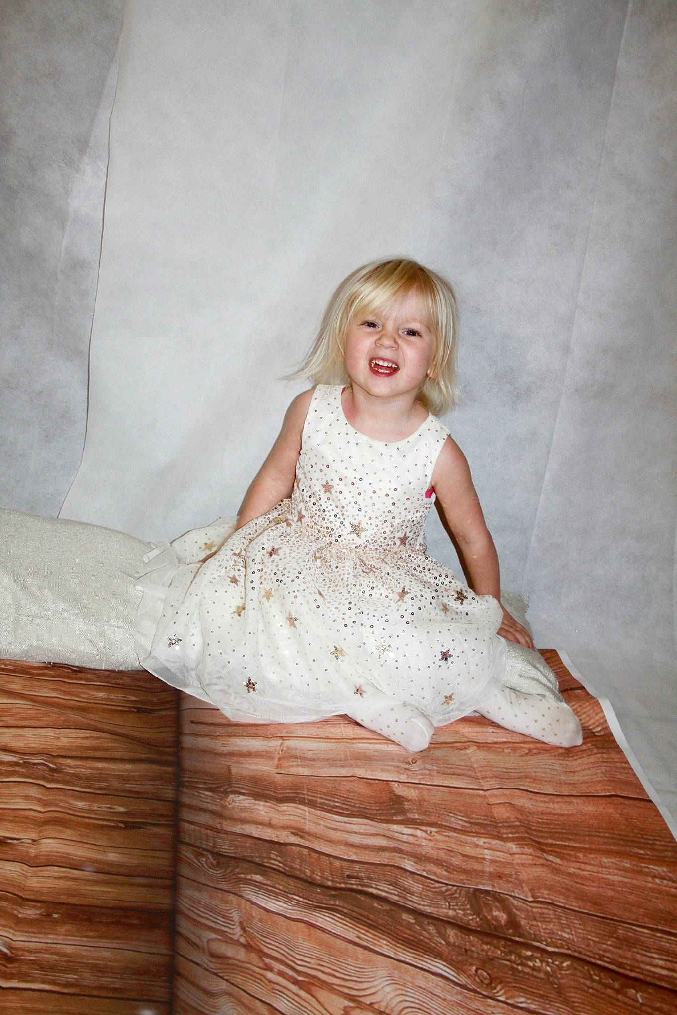 Heather a rejoint le concours — aidez-le/la à gagner de superbes lots ! baby_toddler_clothing, bridal_clothing, bridal_party_dress, child, child_model, clothing, day_dress, dress, embellishment, flash_photography, floor, flooring, hardwood, joy, one_piece_garment, person, sitting, textile, wedding_dress, wood