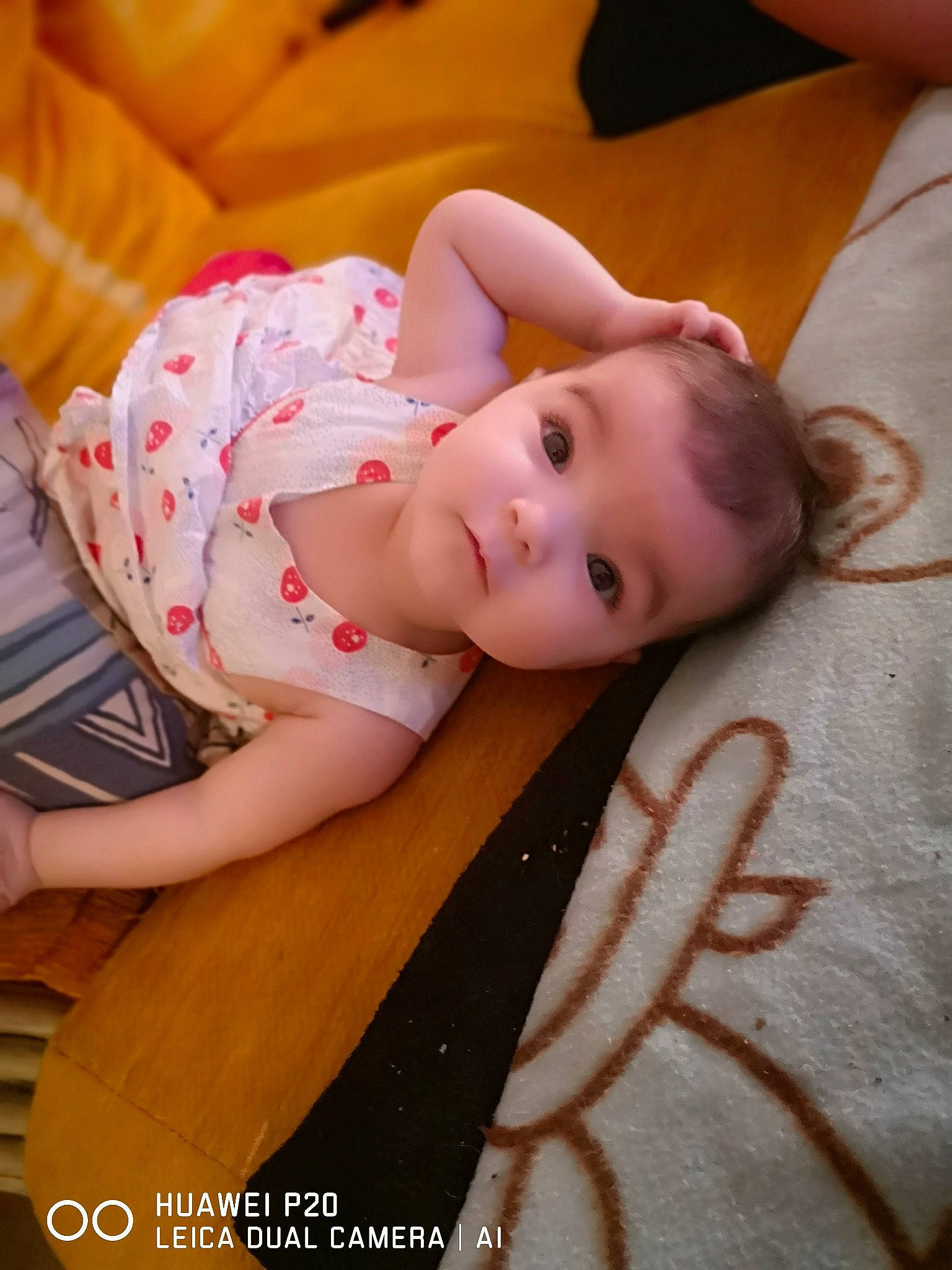 Louise participe au concours pour gagner de l'argent avec cette photo : abdomen, baby, baby_toddler_clothing, cheek, child, comfort, eyelash, facial_expression, finger, happy, head, human_leg, leg, lip, mouth, neck, pattern, person, skin, thigh