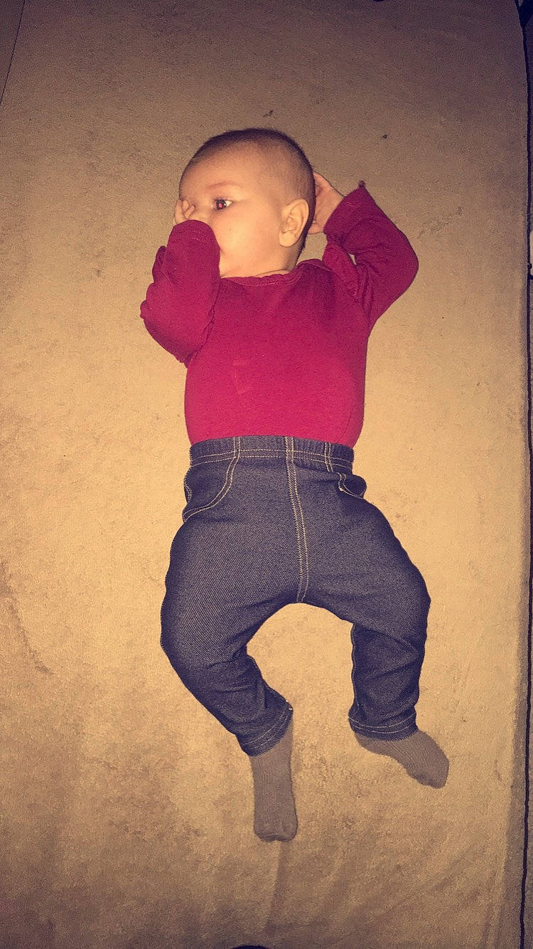 Julya participe au concours pour gagner de l'argent avec cette photo : abdomen, arm, cheek, child, cool, denim, fun, hip, jeans, joint, knee, leg, person, pink, standing, stomach, toddler, trunk