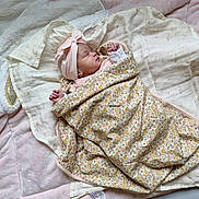 Zélie participe au concours pour gagner de l'argent avec cette photo : baby, bed, bedroom, blanket, bonnet, clothing, cushion, face, furniture, hat, head, homedecor, indoors, newborn, person, photography, portrait, quilt, room, sleeping