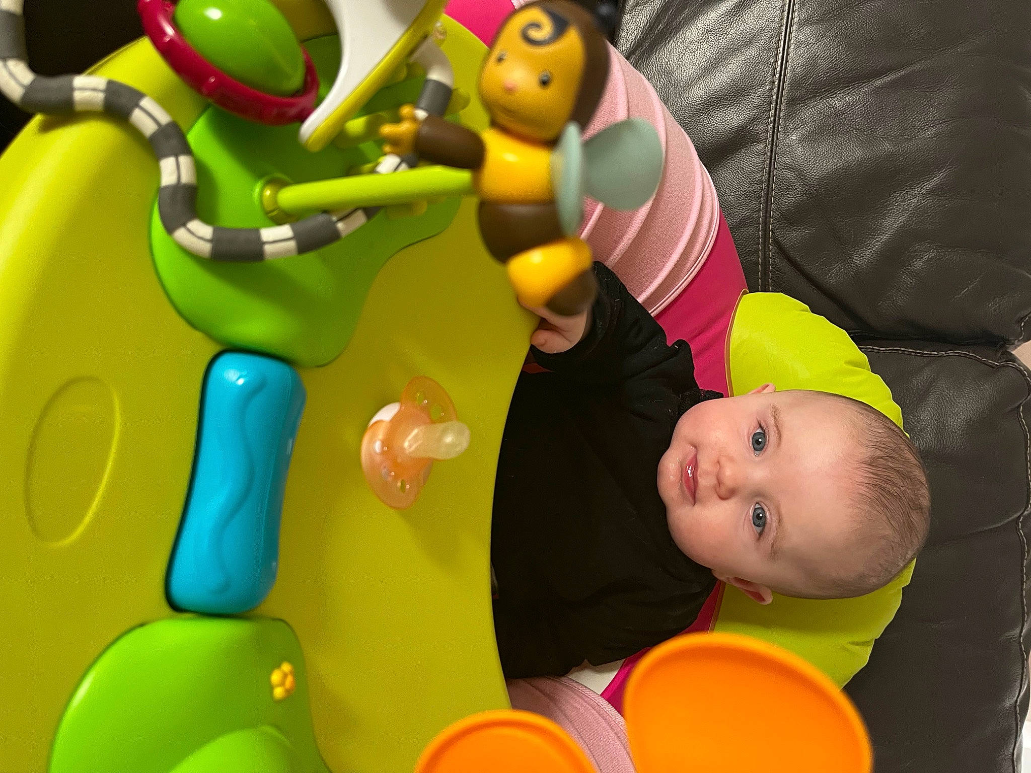 Inès a rejoint le concours — aidez-le/la à gagner de superbes lots ! baby, baby_playing_with_toys, baby_products, baby_toddler_clothing, baby_toys, child, comfort, fun, gesture, happy, leisure, organ, person, photograph, plastic, product, recreation, snapshot, toddler, toy