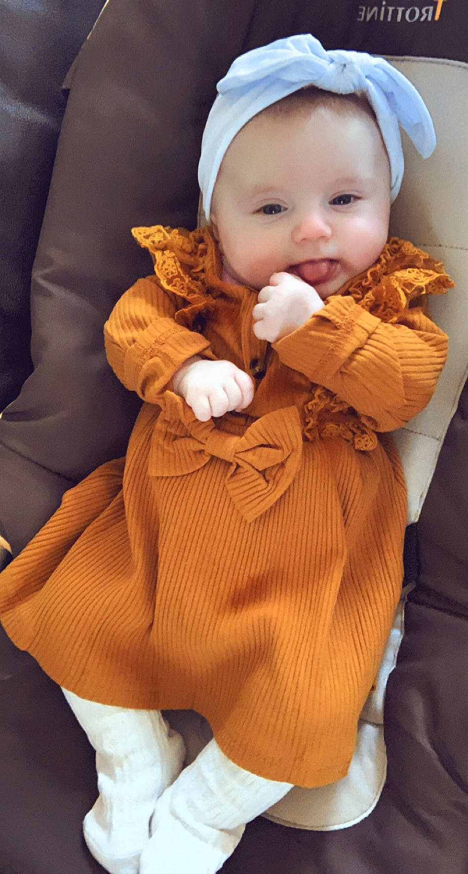 Inès a rejoint le concours — aidez-le/la à gagner de superbes lots ! baby, baby_toddler_clothing, cap, cheek, child, comfort, eye, gesture, happy, headwear, lap, outerwear, person, product, skin, sleeve, smile, stuffed_toy, textile, toddler