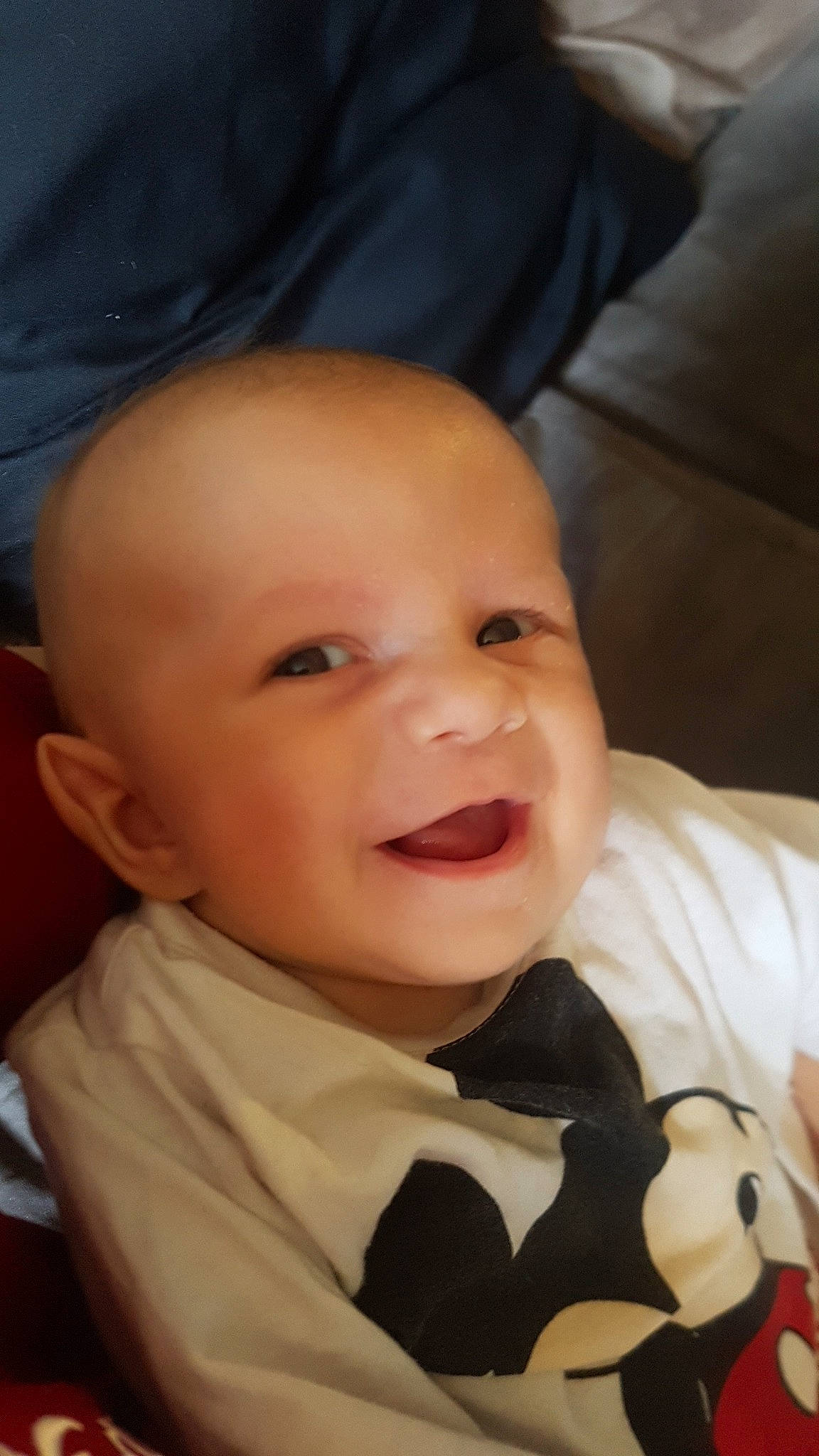 Lyam participe au concours pour gagner de l'argent avec cette photo : baby, baby_laughing, baby_toddler_clothing, cheek, child, collar, comfort, dress_shirt, eyebrow, fun, happy, iris, lip, mouth, nose, person, skin, sleeve, smile, toddler