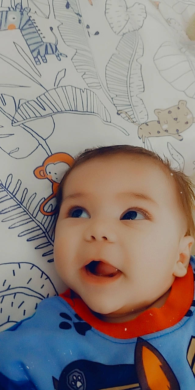 Djelson participe au concours pour gagner de l'argent avec cette photo : baby, baby_toddler_clothing, cheek, child, chin, eye, eyebrow, eyelash, happy, iris, lip, nose, organ, person, photograph, pink, skin, smile, textile, toddler