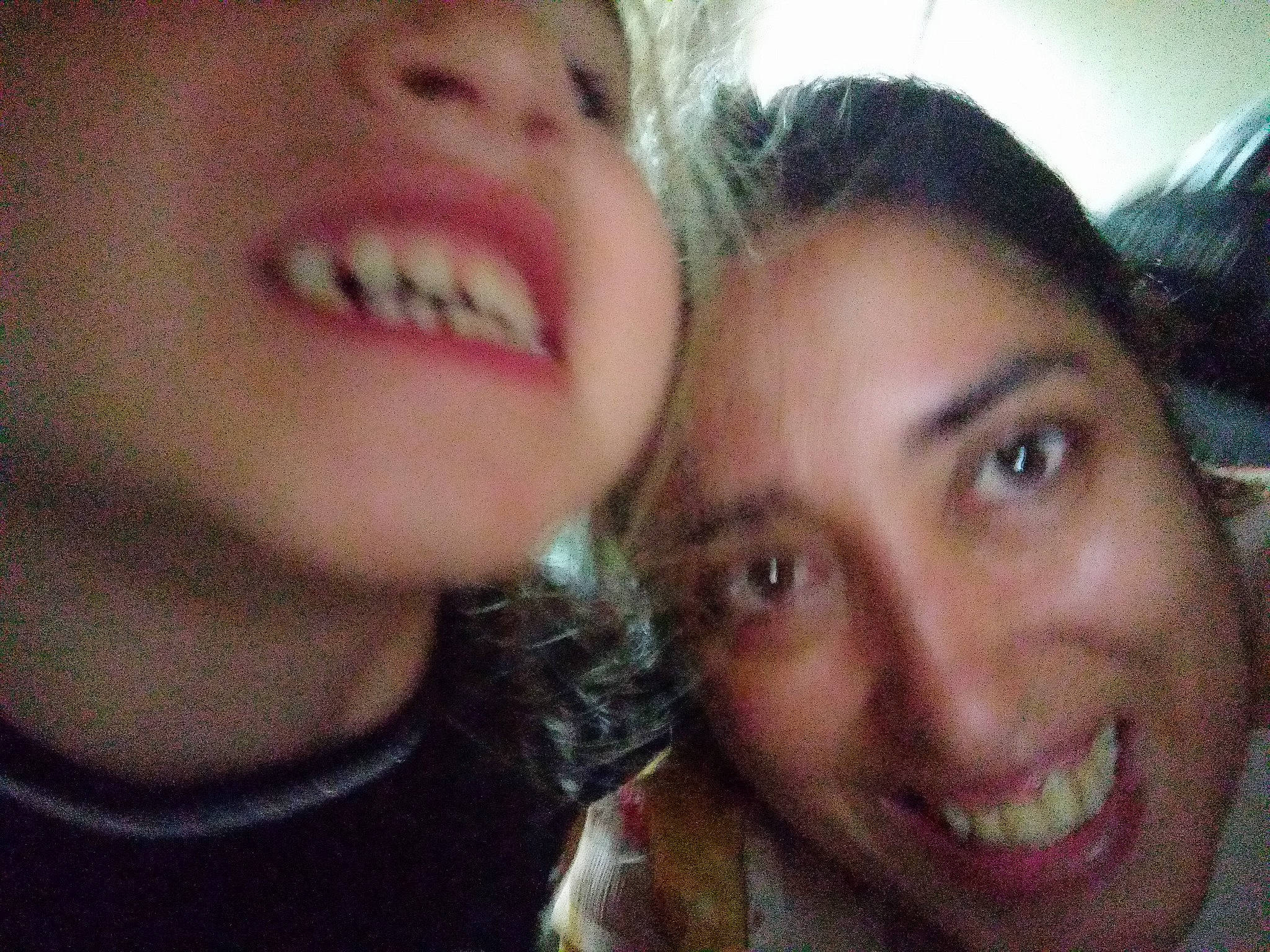 Louane participe au concours pour gagner de l'argent avec cette photo : cheek, ear, eyelash, eyewear, forehead, fun, gesture, hair, happy, iris, jaw, joy, leisure, lip, mouth, nose, person, selfie, skin, smile