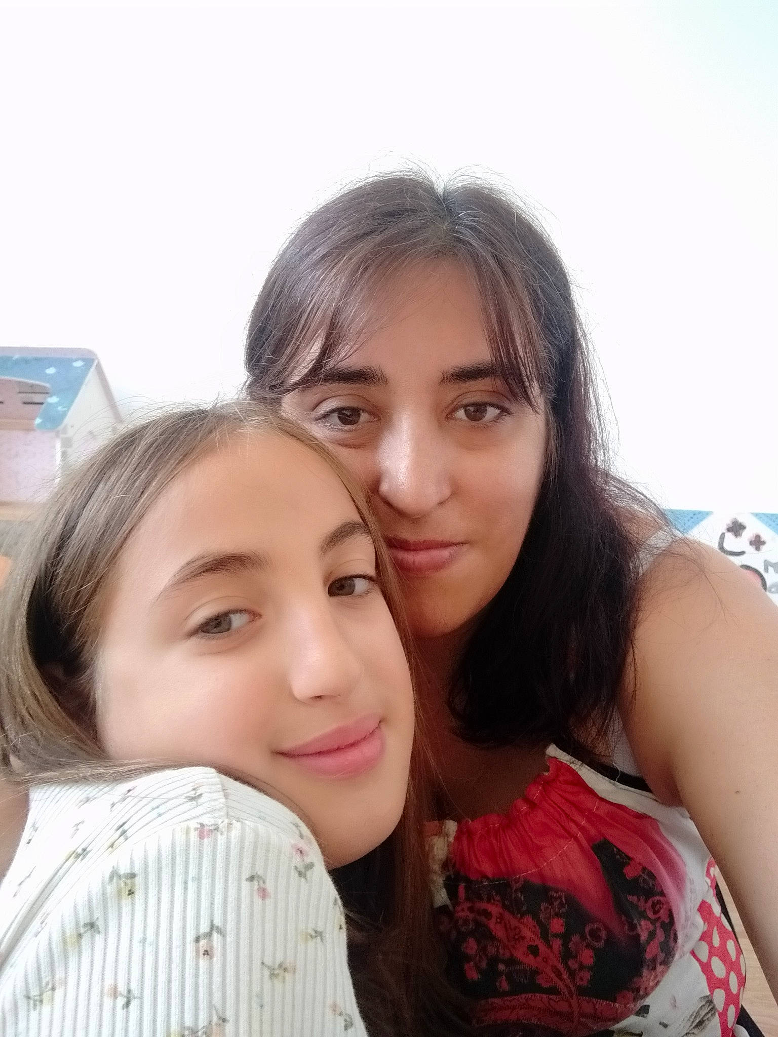 Oceane participe au concours pour gagner de l'argent avec cette photo : black_hair, cheek, child, eyebrow, eyelash, facial_expression, friendship, fun, hair, happy, iris, joy, leisure, lip, long_hair, mouth, nose, person, selfie, skin