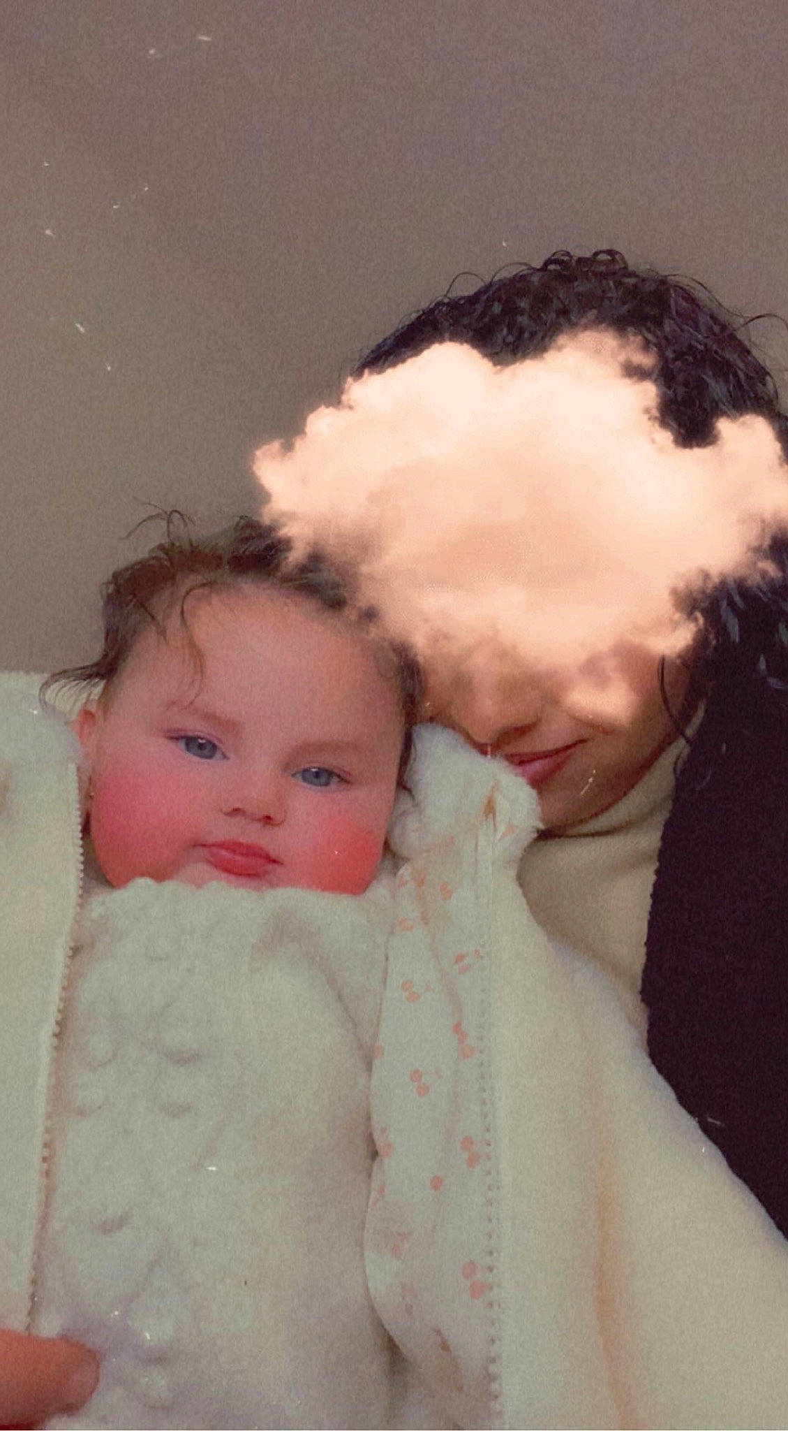 Esra a rejoint le concours — aidez-le/la à gagner de superbes lots ! baby, cheek, doll, dress, eyebrow, face, fun, fur, gesture, happy, head, headgear, human_body, iris, lip, nose, person, pink, skin, toddler