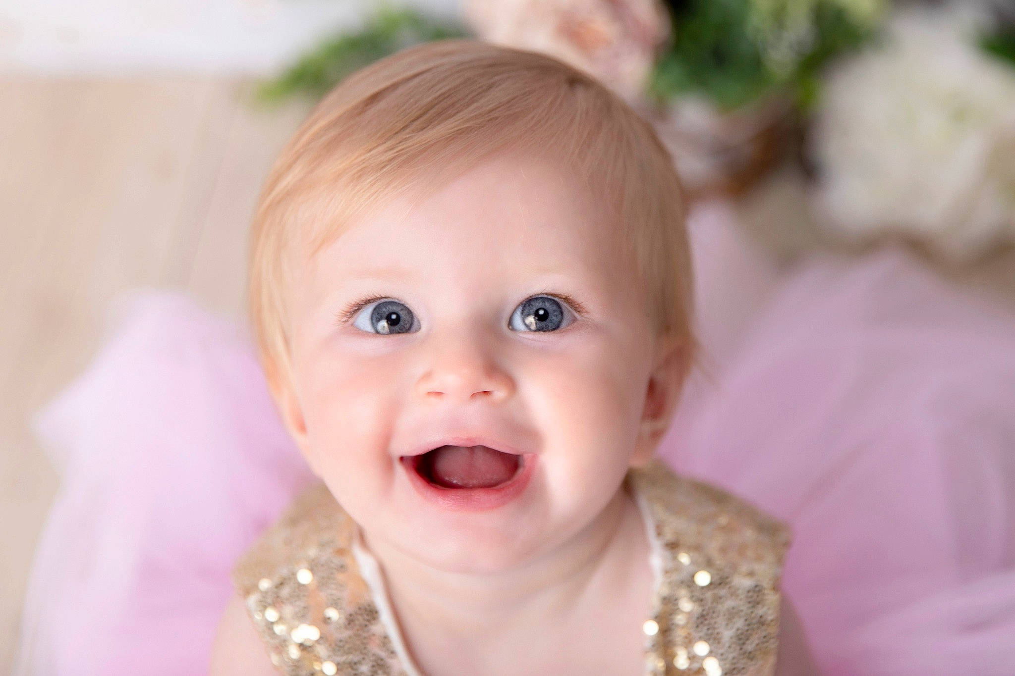 Maylie participe au concours pour gagner de l'argent avec cette photo : baby, beauty, blond, cheek, child, chin, close_up, eye, face, facial_expression, head, iris, lip, mouth, nose, organ, person, pink, skin, smile