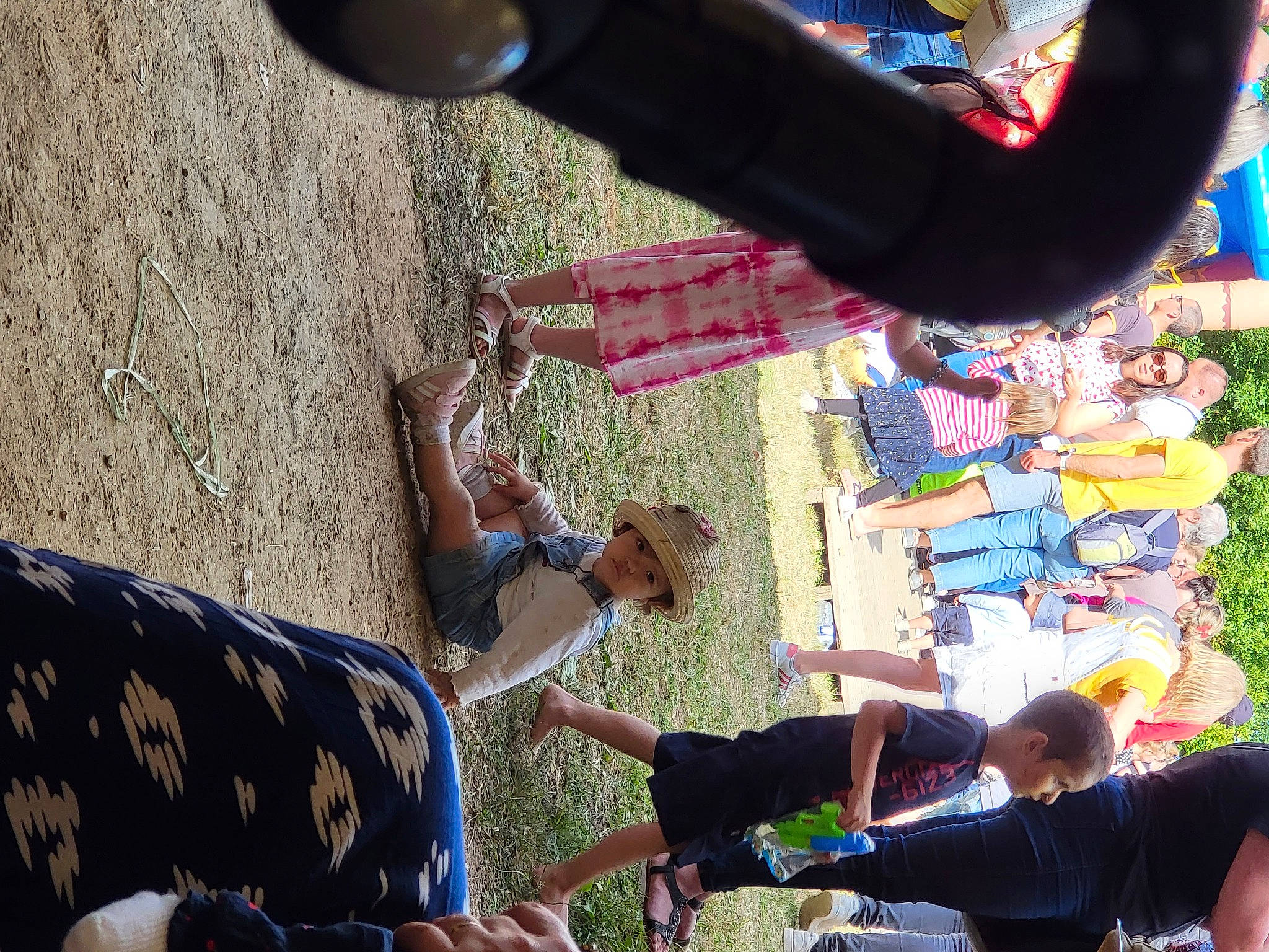 Joy participe au concours pour gagner de l'argent avec cette photo : arm, black, event, fun, grass, green, happy, headwear, leg, leisure, people, person, photograph, recreation, shoe, shorts, snapshot, sneakers, summer, t_shirt