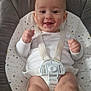 Elio a rejoint le concours — aidez-le/la à gagner de superbes lots ! baby, baby_seat, child, cushion, cute, face, furniture, hands, happy, home, indoor, infant, legs, moon, pattern, person, safety_harness, smiling, star, white_clothing