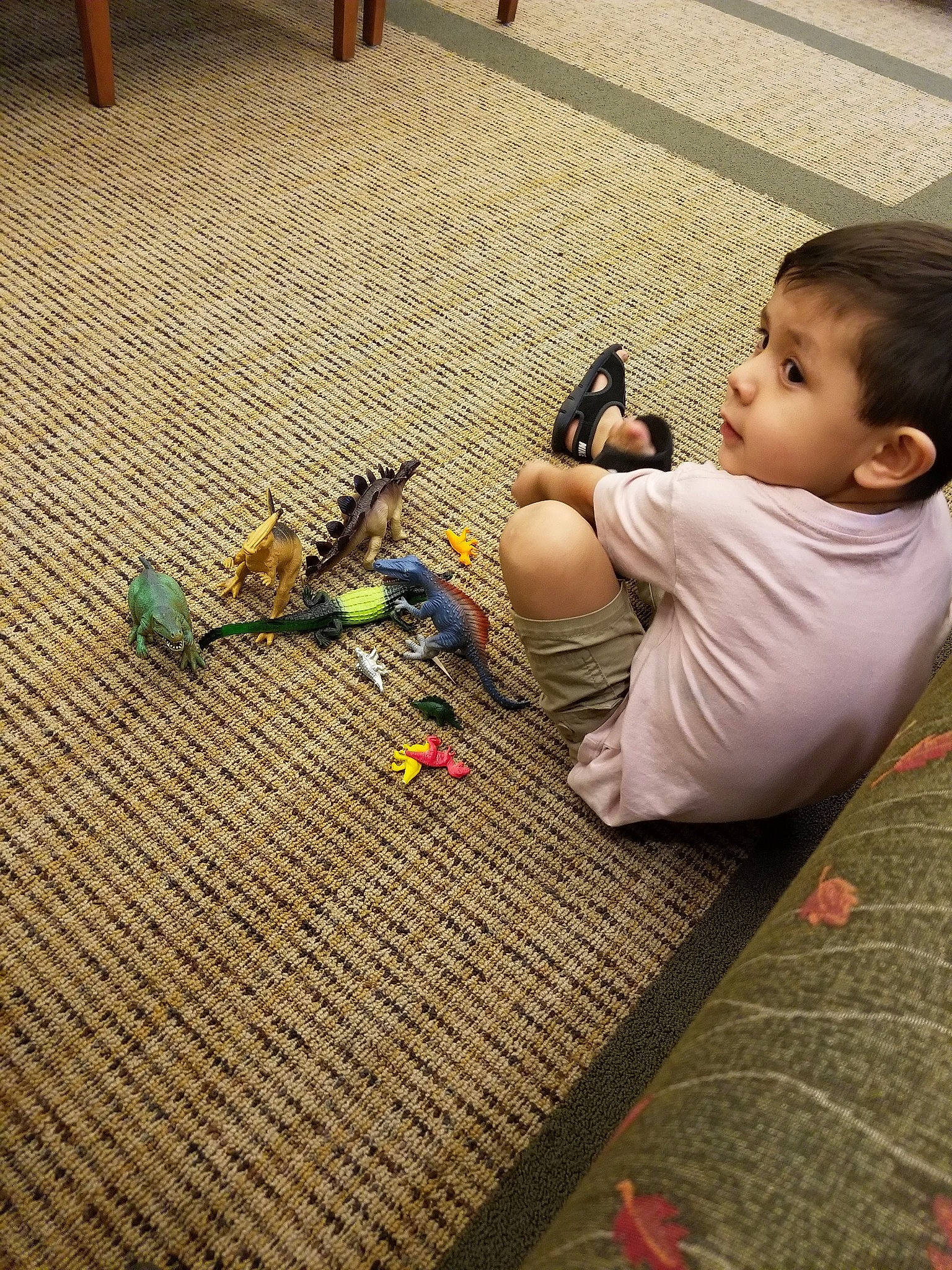 Marcelo is registered to the contest to win money with this photo: baby, bird, child, floor, flooring, person, play, toddler, toy